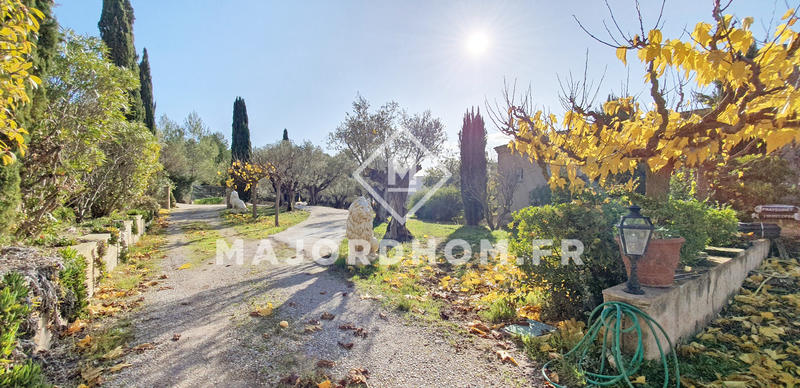 Maison - 330 m² - 8 pièces