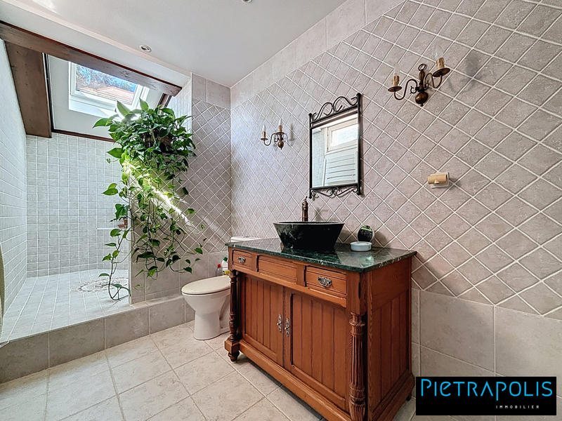 Maison - 278 m² - 9 pièces