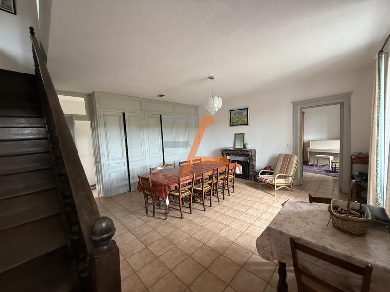 Maison - 180 m² - 5 pièces