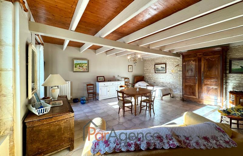 Maison - 241 m² - 8 pièces