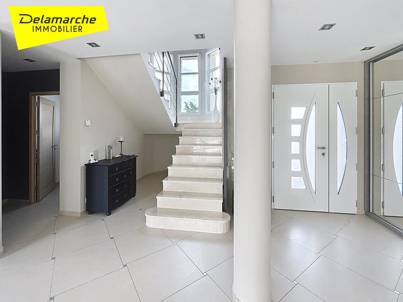 Maison - 241 m² - 7 pièces