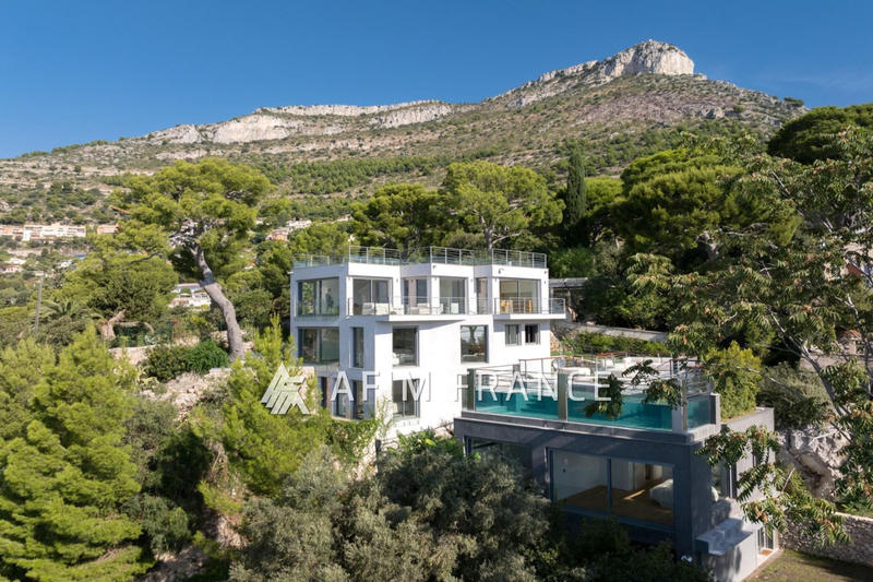 Maison - 400 m² - 8 pièces