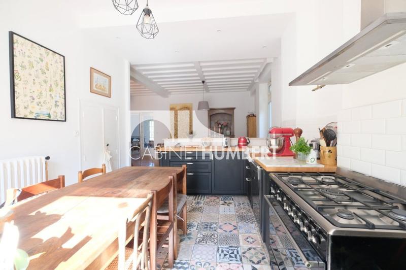 Maison - 275 m² - 8 pièces