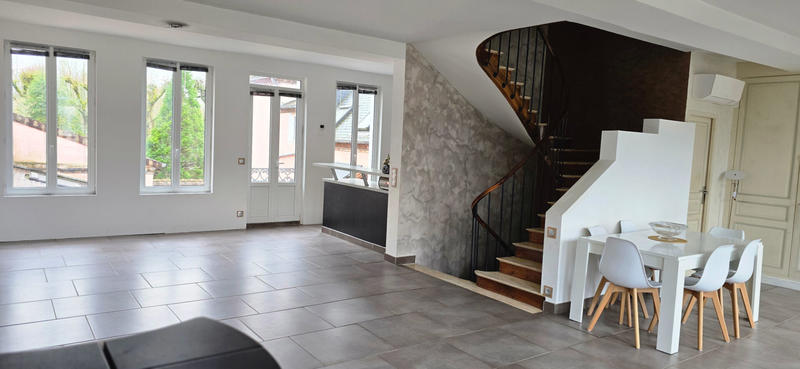 Maison - 227 m² - 10 pièces