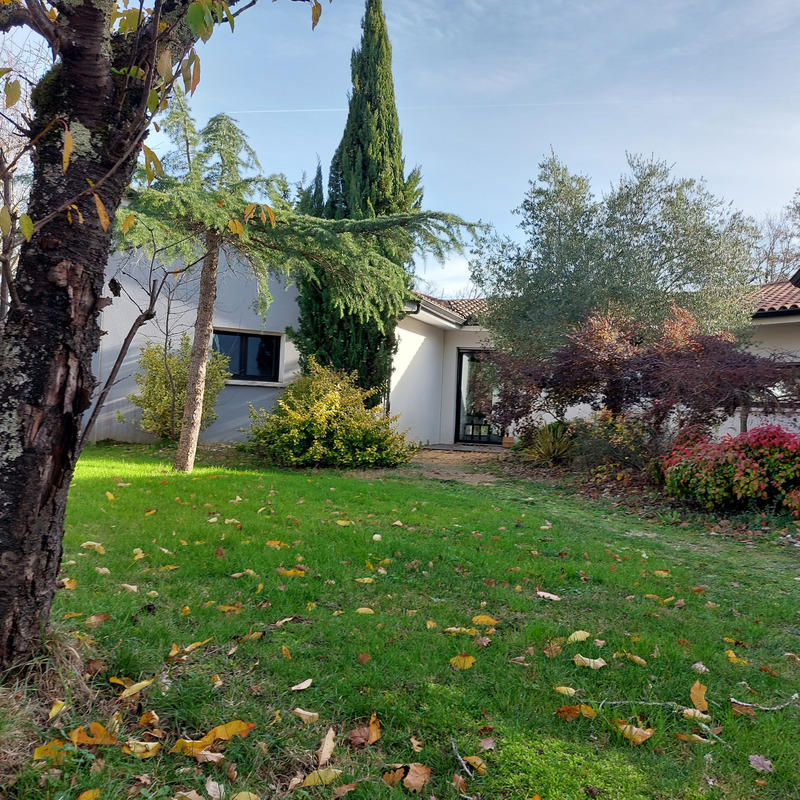 Maison - 216 m² - 7 pièces