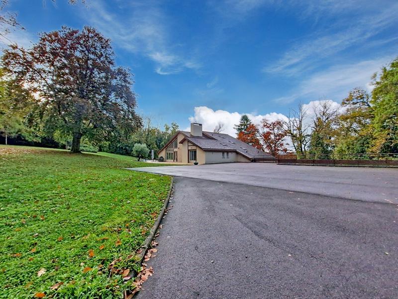 Maison - 400 m² - 11 pièces