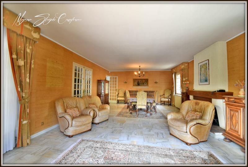 Propriété - 231 m² - 8 pièces