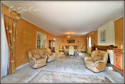 Propriété - 231 m² - 8 pièces