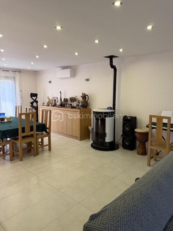 Maison - 210 m² - 9 pièces