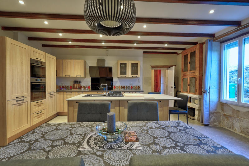 Maison - 234 m² - 7 pièces