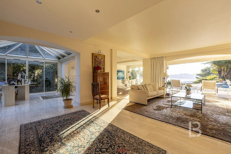 Maison - 230 m² - 5 pièces