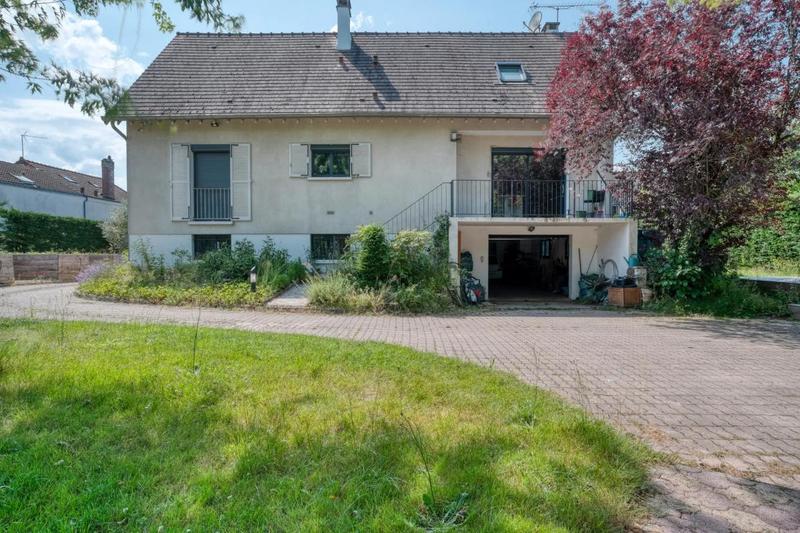 Maison - 210 m² - 8 pièces