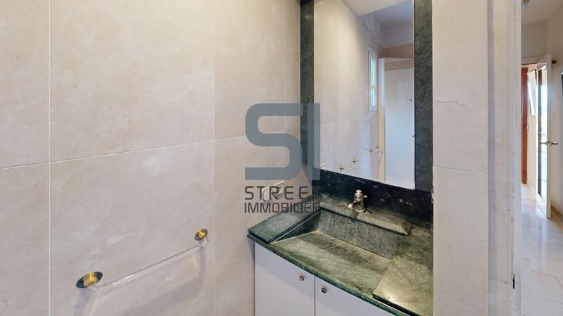 Maison - 408 m² - 8 pièces