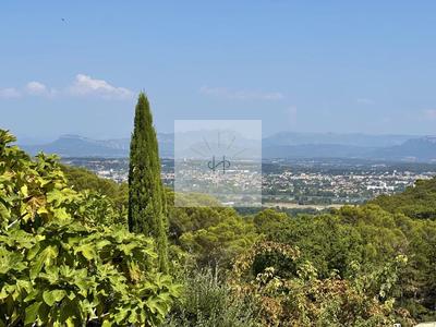 Maison - 228 m² - 9 pièces