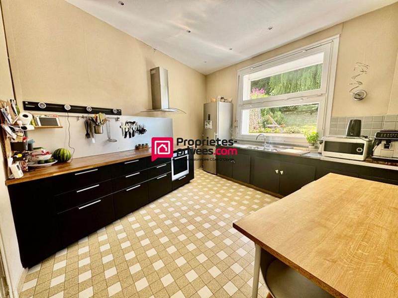 Maison - 246 m² - 9 pièces