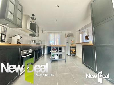 Maison - 259 m² - 11 pièces