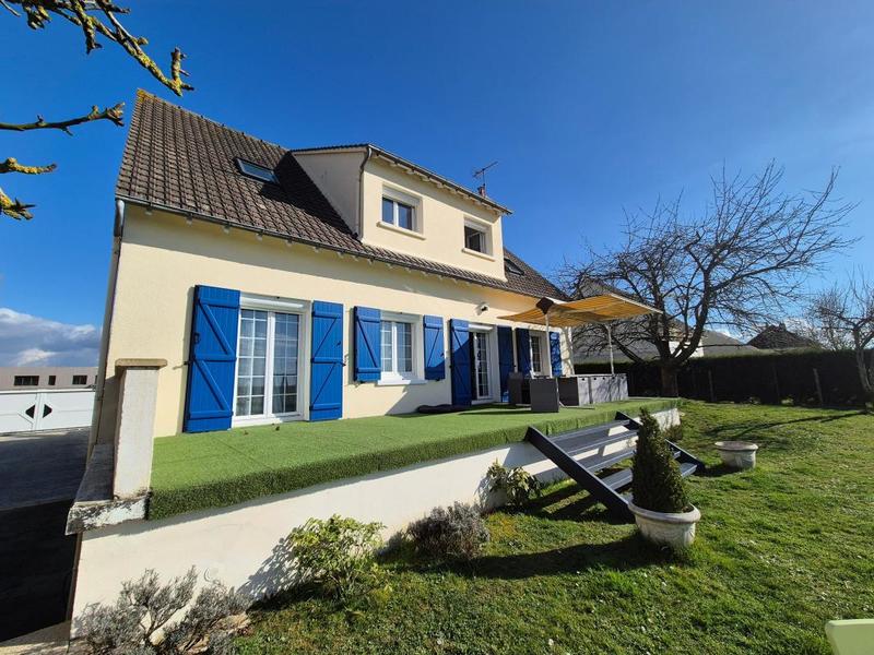 Maison - 189 m² - 6 pièces