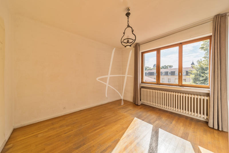 Maison - 221 m² - 7 pièces