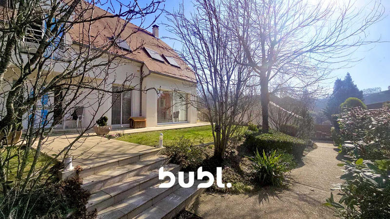 Maison - 302 m² - 12 pièces