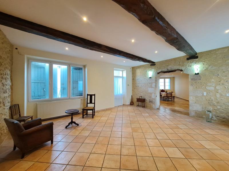 Maison - 265 m² - 7 pièces