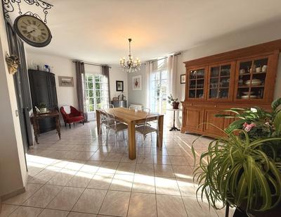 Maison traditionnelle - 191 m² - 8 pièces