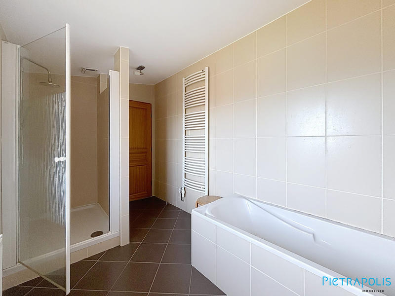 Maison - 198 m² - 8 pièces