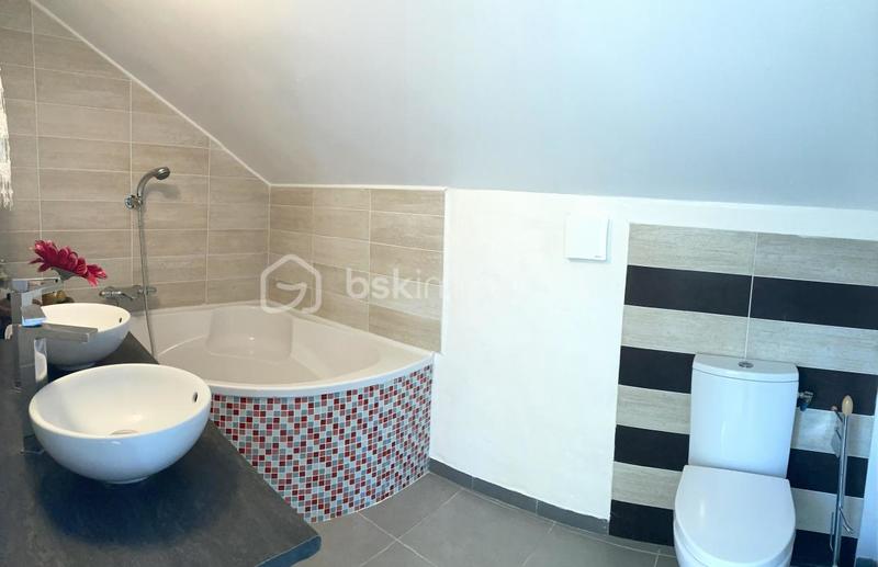 Maison traditionnelle - 104 m² - 5 pièces