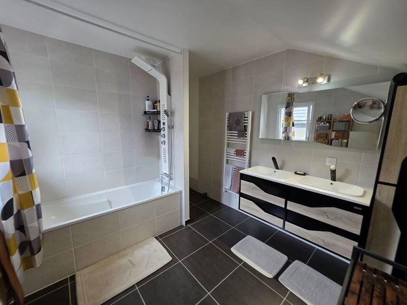 Maison traditionnelle - 87 m² - 4 pièces