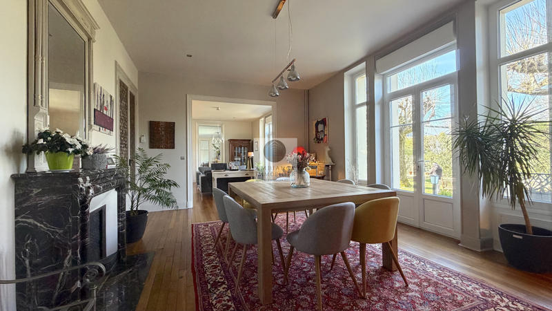 Maison - 306 m² - 10 pièces