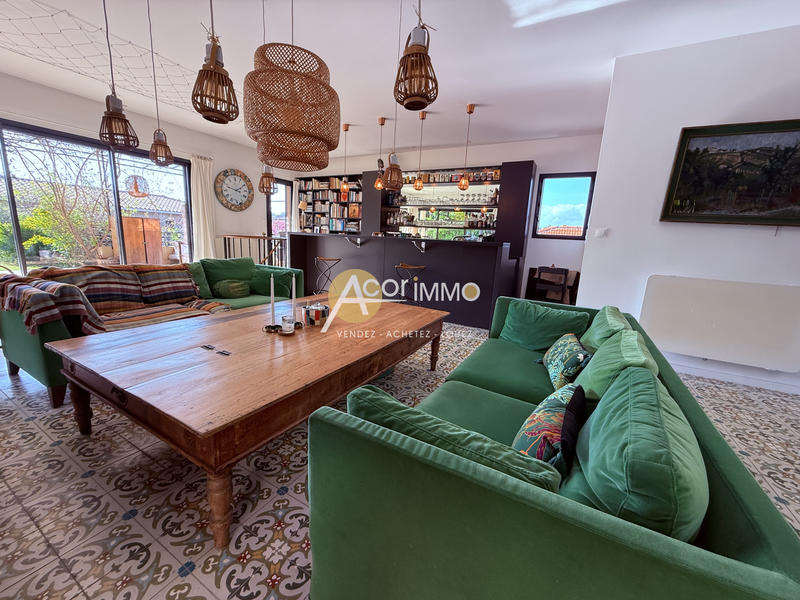 Maison - 220 m² - 7 pièces