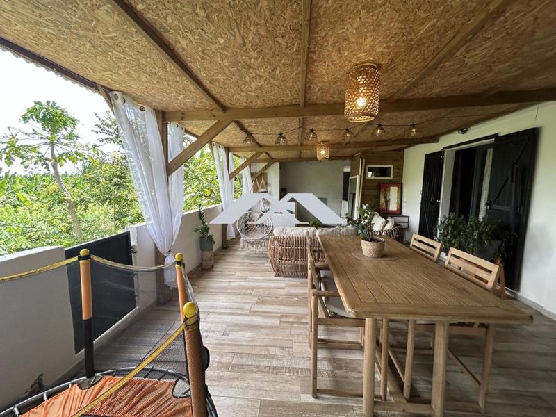 Maison - 140 m² - 5 pièces