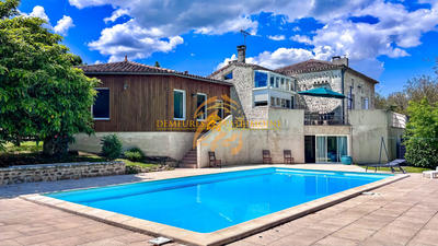 Maison - 187 m² - 8 pièces