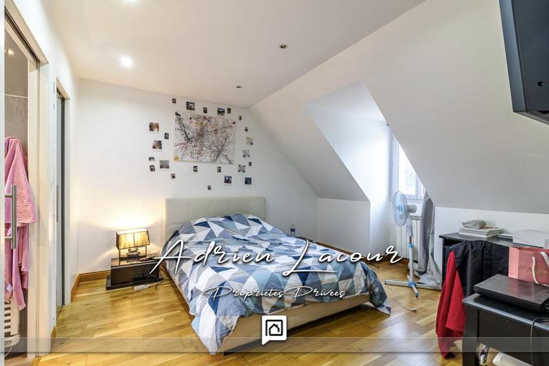 Maison - 222 m² - 12 pièces