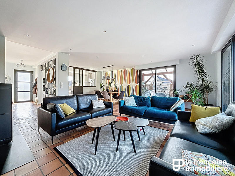 Maison - 218 m² - 8 pièces