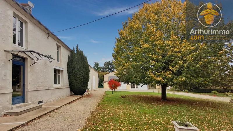 Maison - 223 m² - 9 pièces