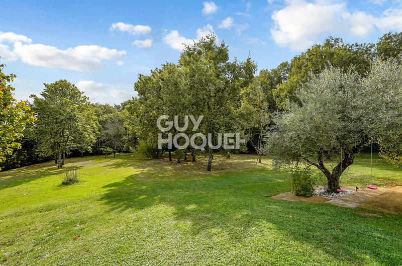 Demeure - 394 m² - 10 pièces