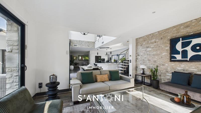 Maison - 200 m² - 9 pièces