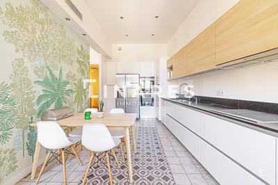 Appartement - 221 m² - 5 pièces