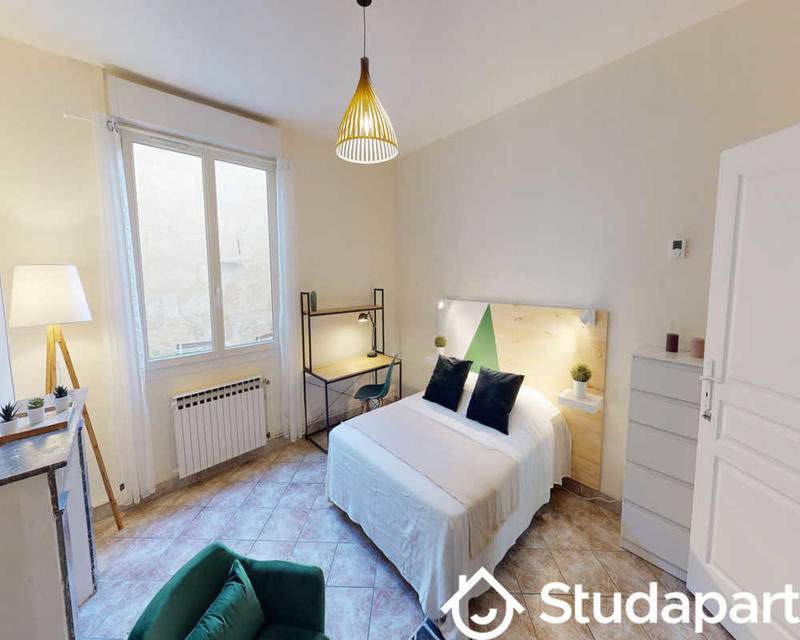 Chambre - 120 m² - 1 pièce