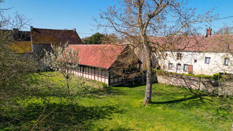 Maison - 976 m² - 28 pièces