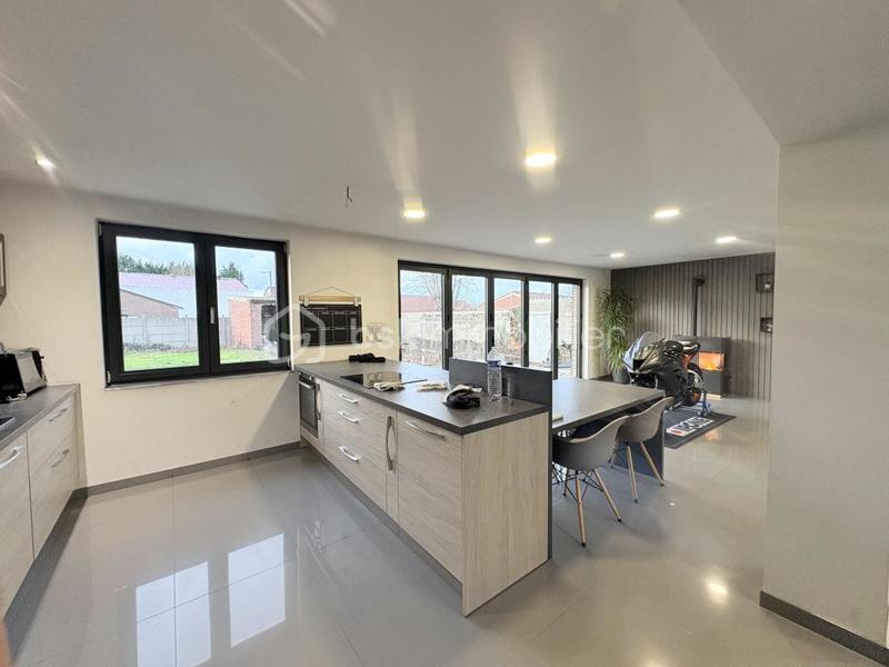 Maison - 243 m² - 8 pièces