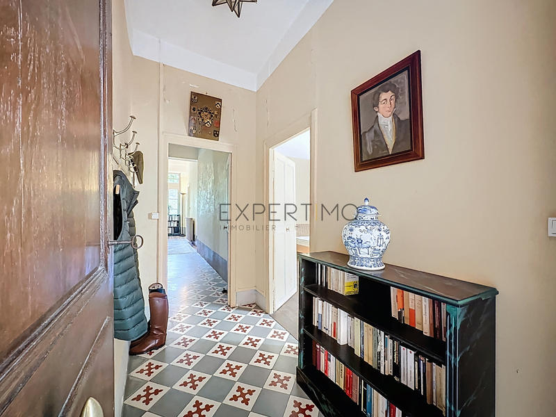 Maison - 255 m² - 8 pièces