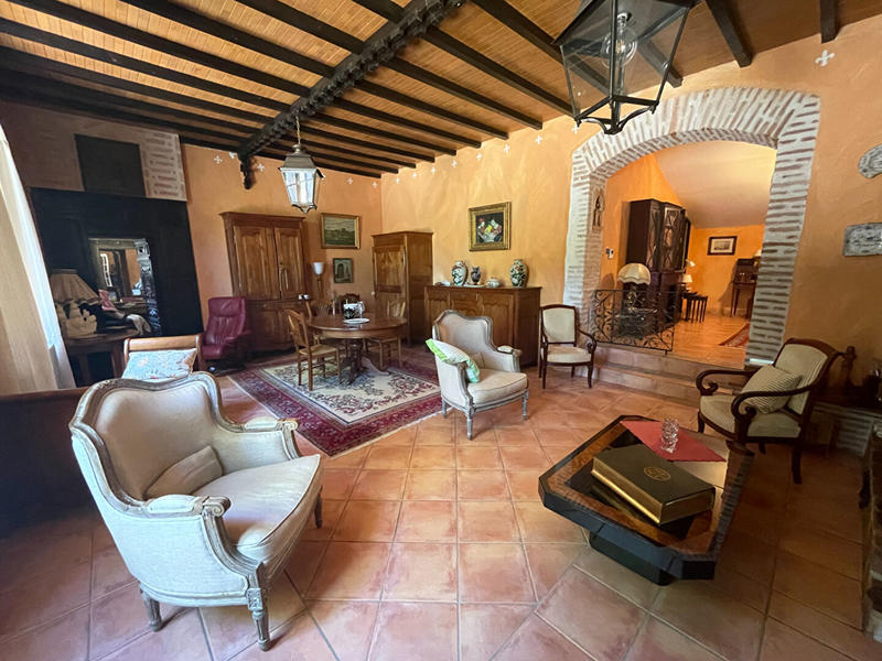 Maison - 220 m² - 6 pièces