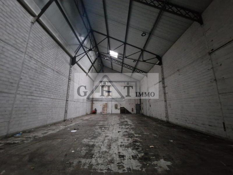 Entrepôt - 1 600 m²
