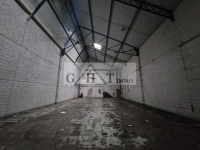 Entrepôt - 1 600 m²