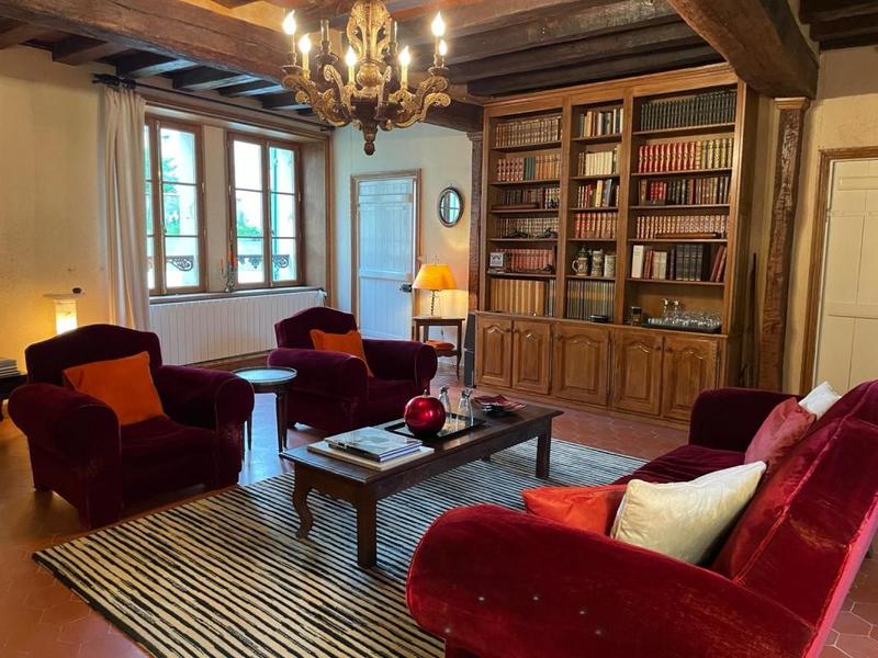 Maison - 285 m² - 10 pièces