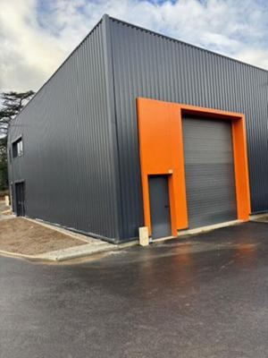 Local d'activité / Entrepôt - 171 m²