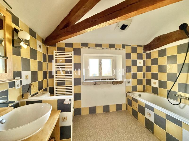 Maison - 201 m² - 7 pièces