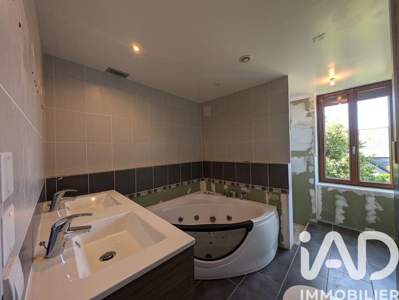 Maison - 180 m² - 5 pièces