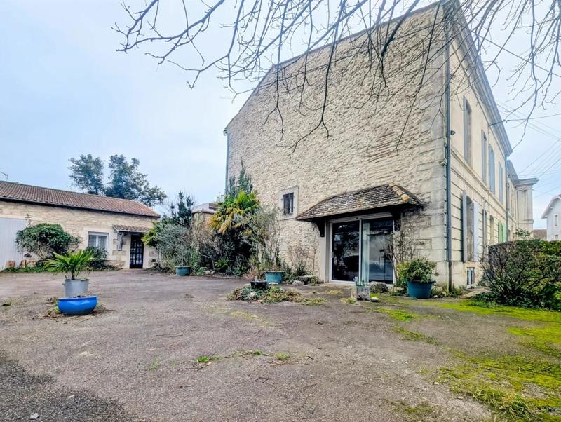 Maison ancienne - 220 m² - 11 pièces